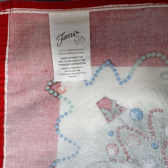 Fiesta Holiday Gatherings Tablecloth 59" x 82" Christmas Festive Trees Red Green - Picture 4 of 7